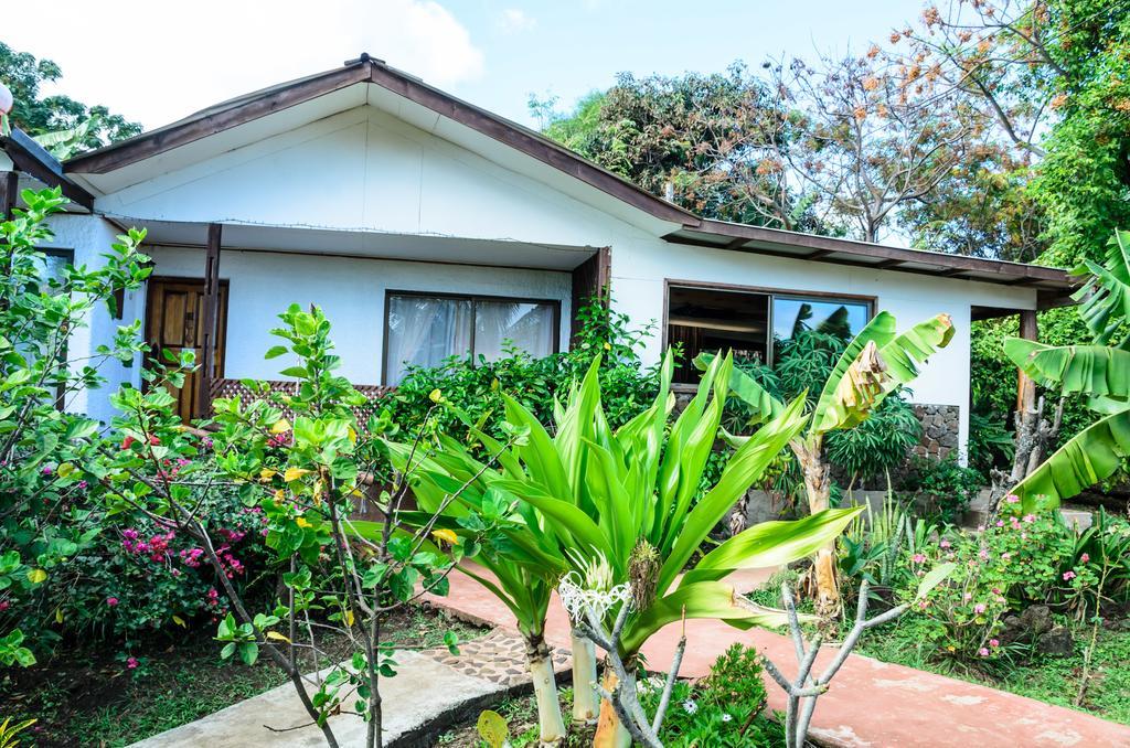 Cabanas Mana Nui Inn Hanga Roa Exterior photo
